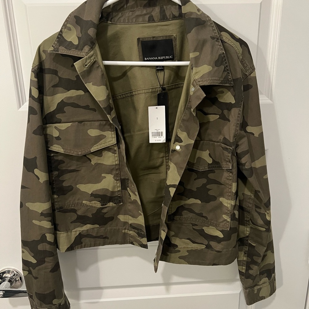 Never worn-banana republic cropped utility jacket camo